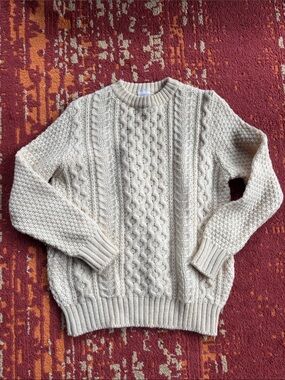 Classic Cable-Knit Crewneck Sweater - Cream